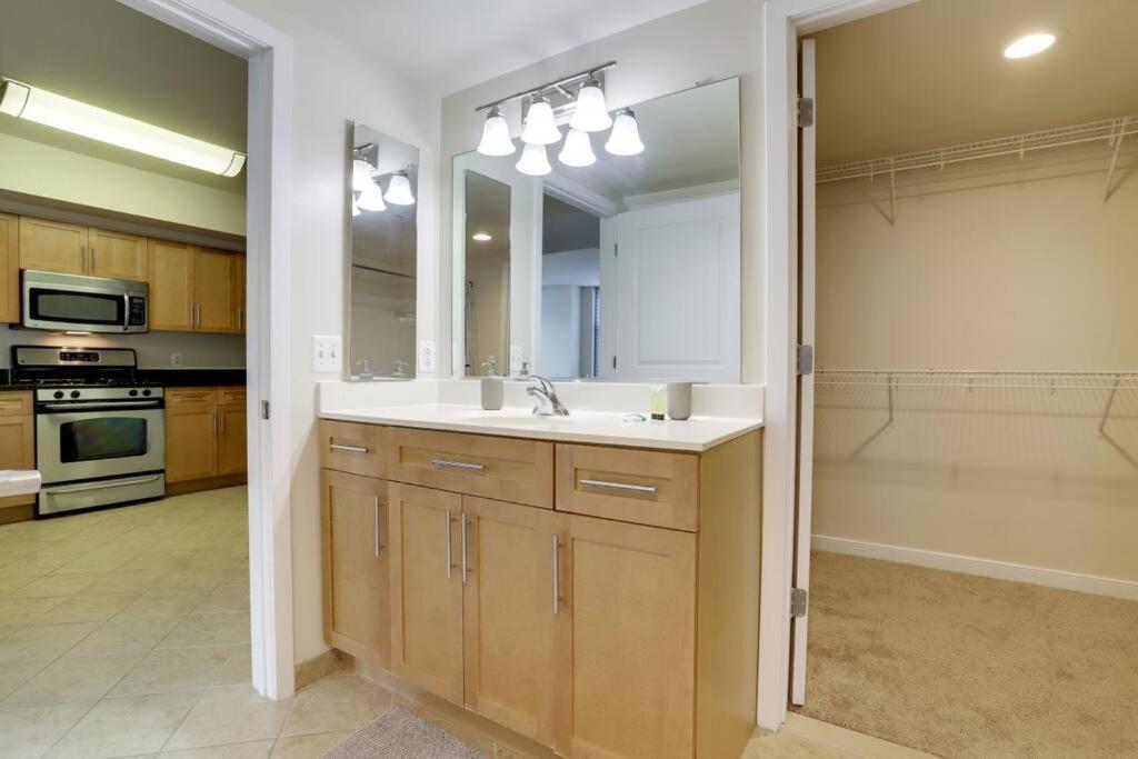 Fantastic 2 Bedroom Condo At Pentagon City Arlington Exterior foto